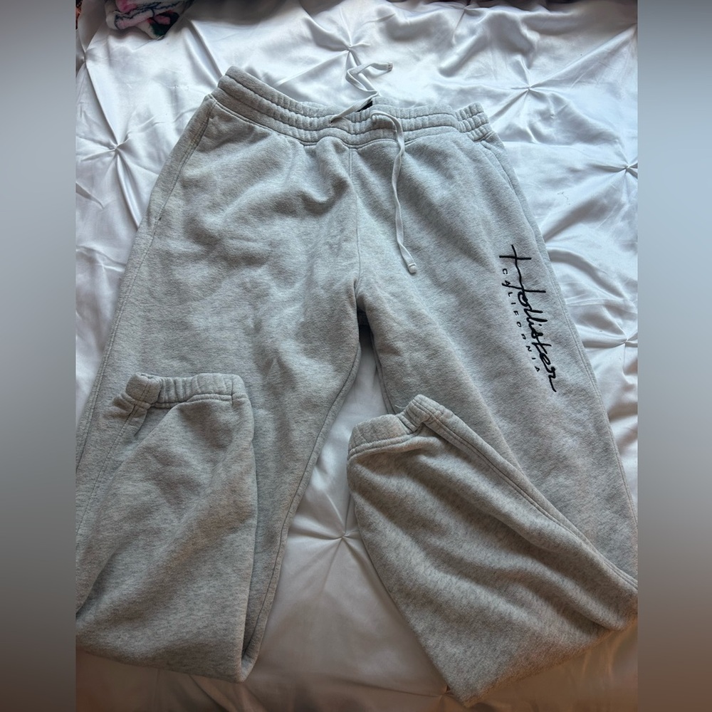 Hollister Must-Have Grey Joggers